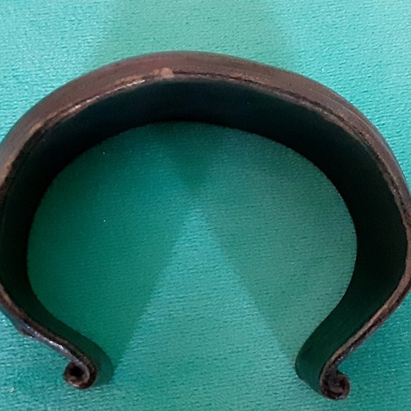 Three Cuff Bracelets. - Picture 9 of 10